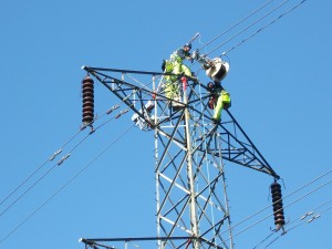 Pylon_cable_riggers_dismantling_reel